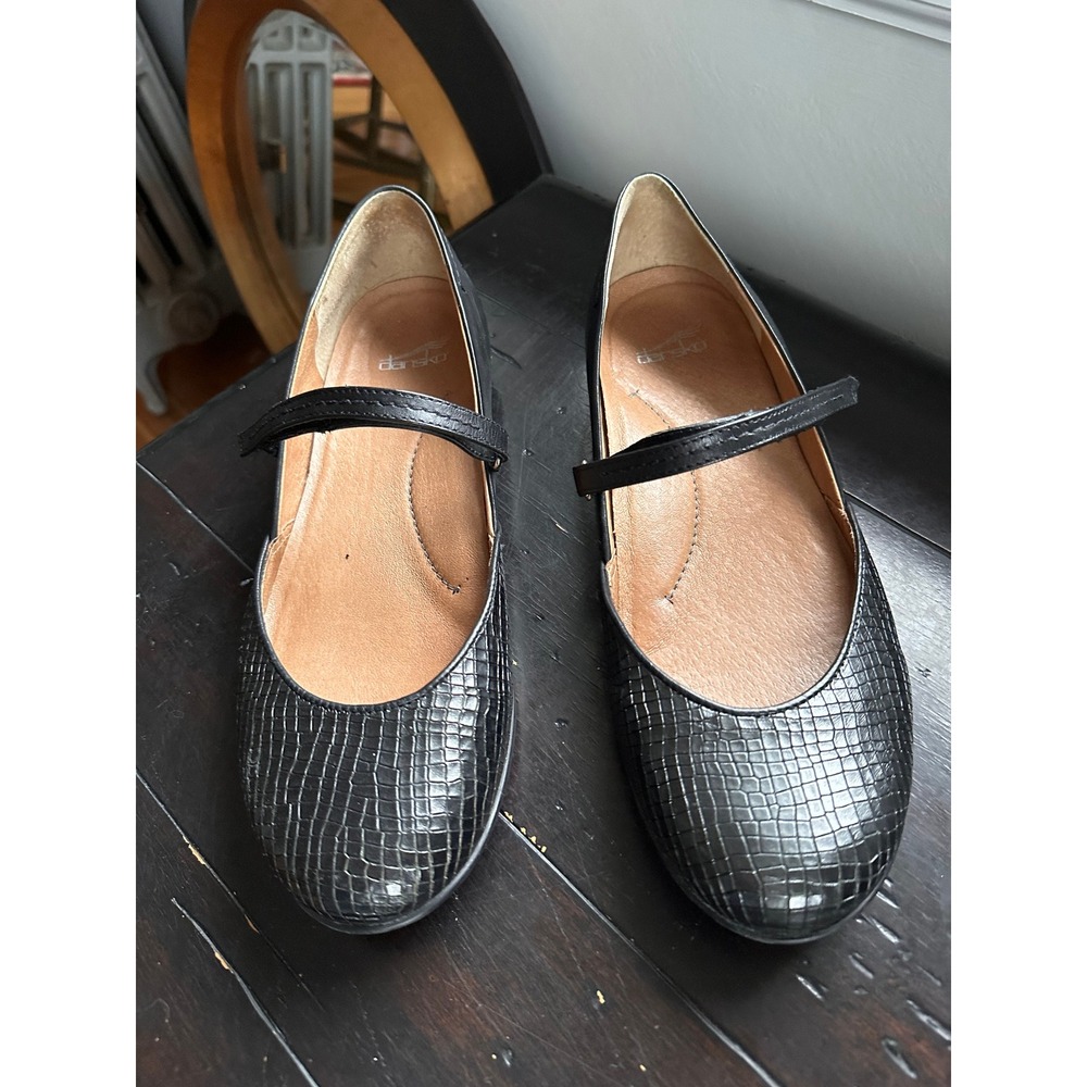 Dansko Fawna Black Embossed Leather Mary Jane Flats Size 40